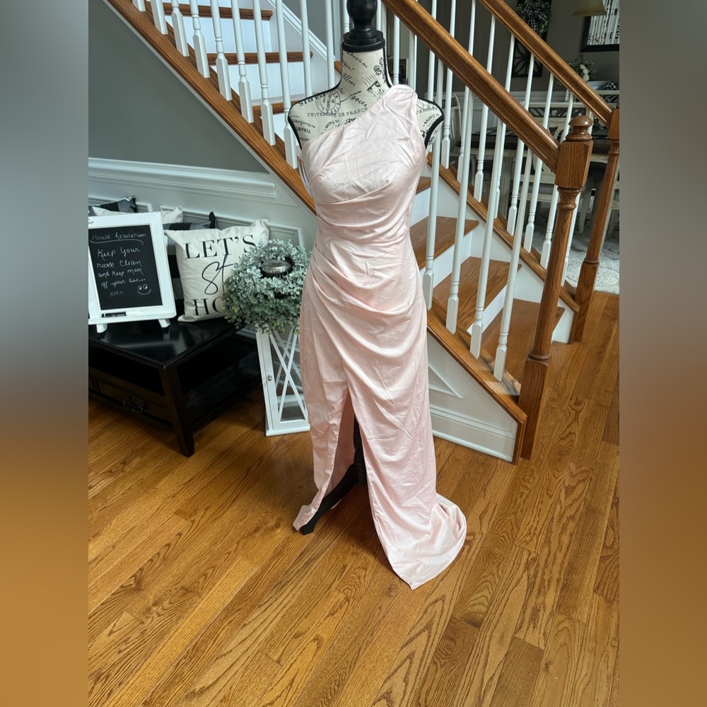 NWOT! Lulu’s Dreaming of Elegance Blush Pink Satin One-Shoulder Maxi Dress - Picture 6 of 11